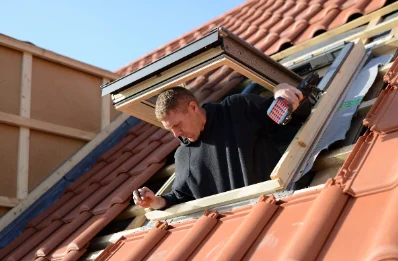 Pose de fenêtres de toit Velux à Ladirat